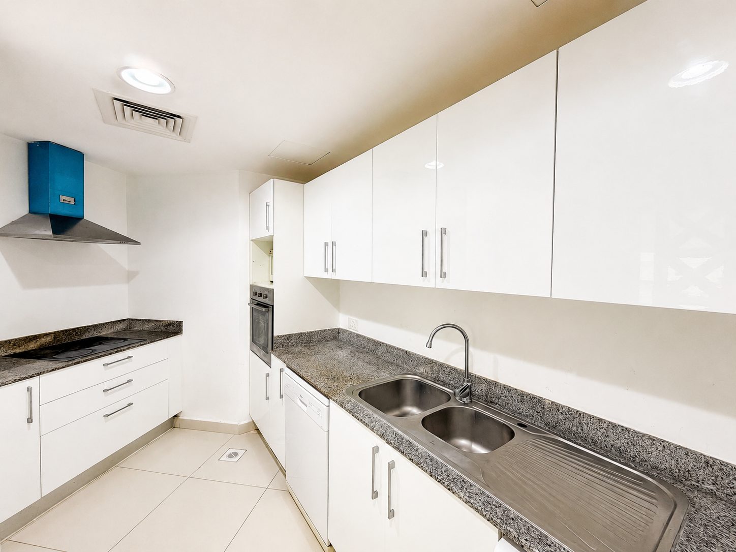 Two Bedroom Apartment with Balcony and Pool