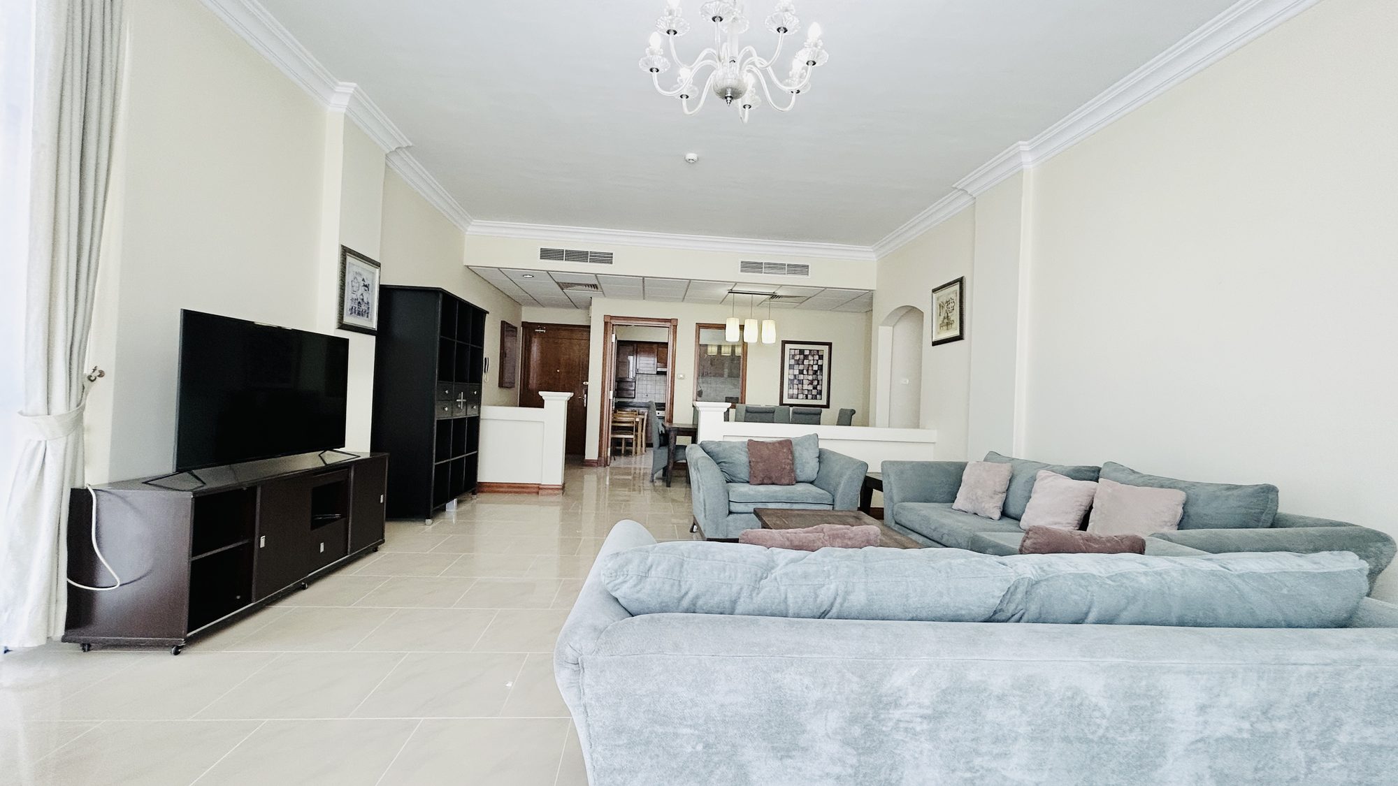 Two-Bedroom Apartment with Pool and Gym