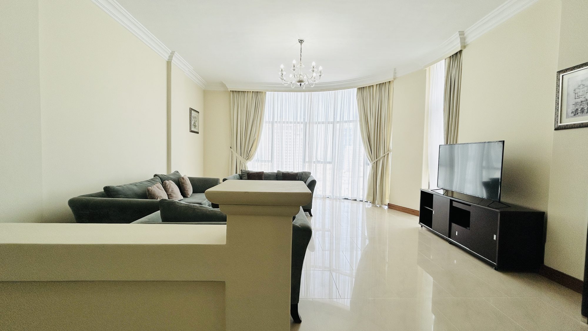 Two-Bedroom Apartment with Pool and Gym