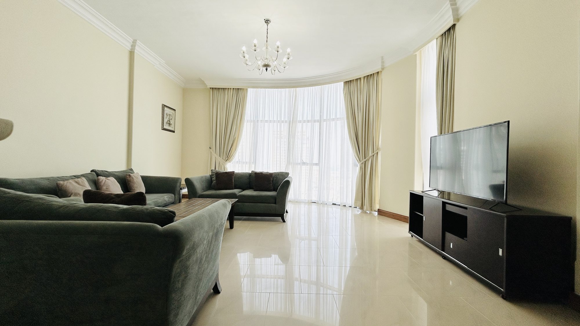 Two-Bedroom Apartment with Pool and Gym