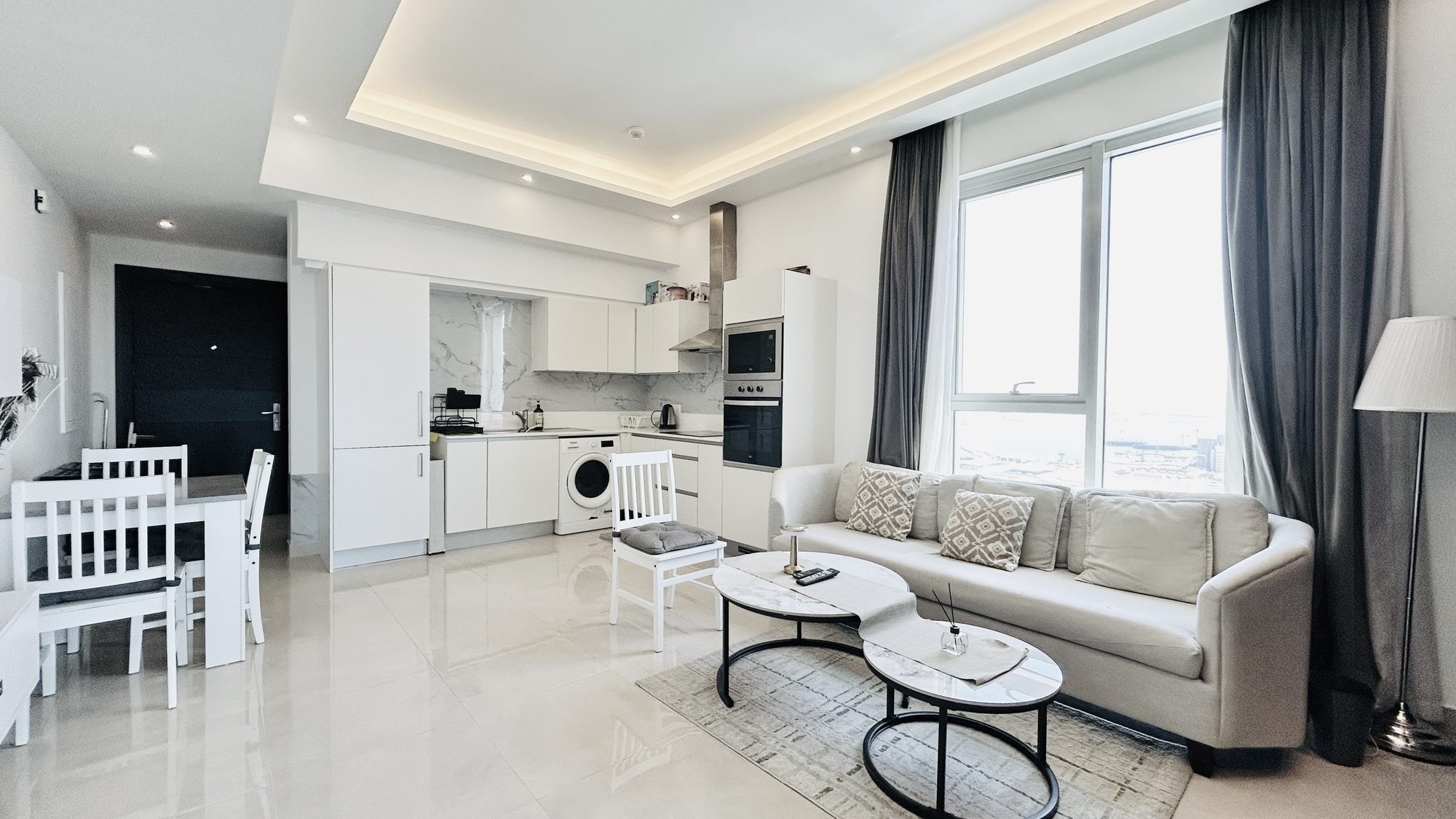 One-Bedroom Apartment with Pool and Gym