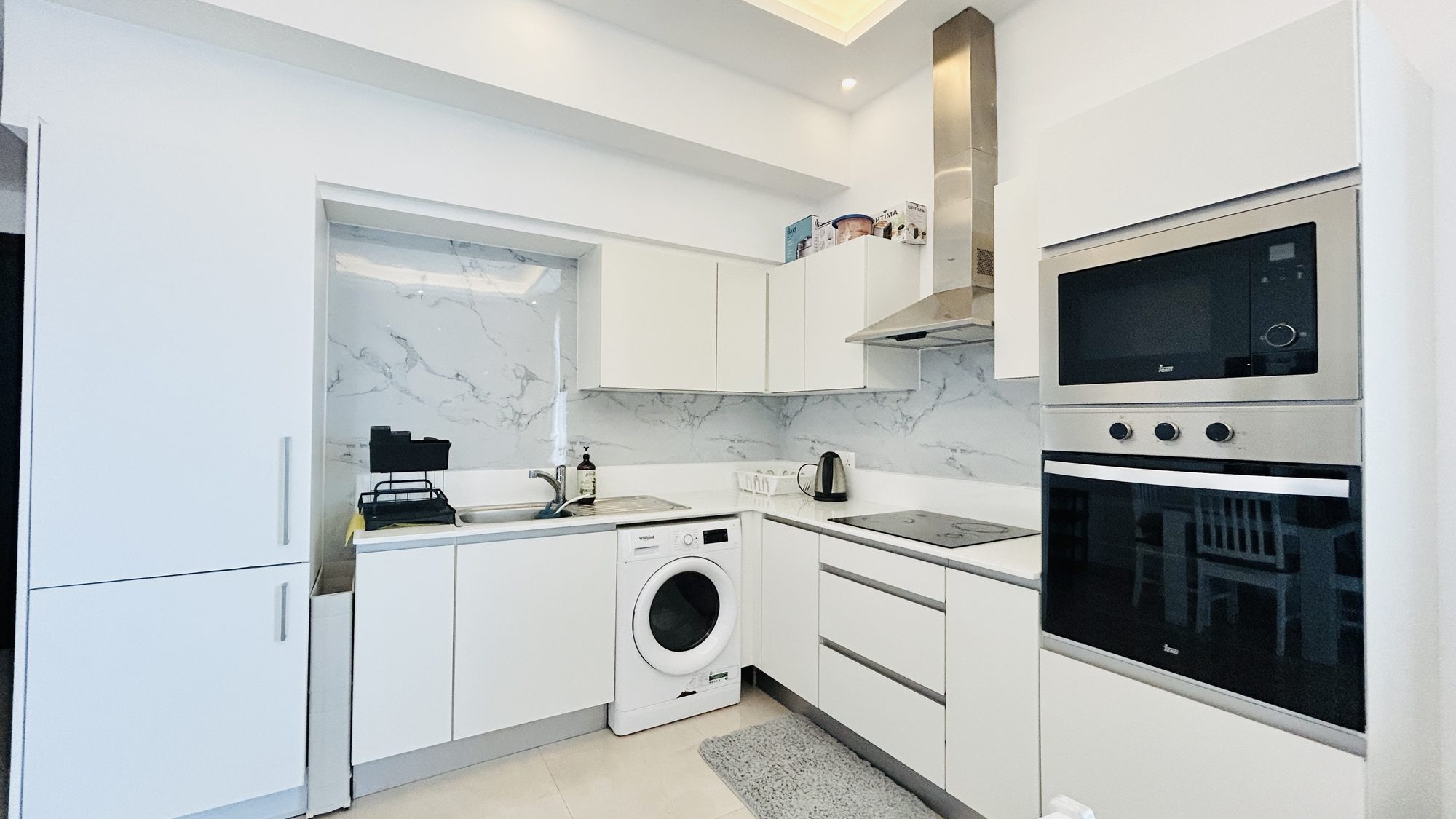 One-Bedroom Apartment with Pool and Gym
