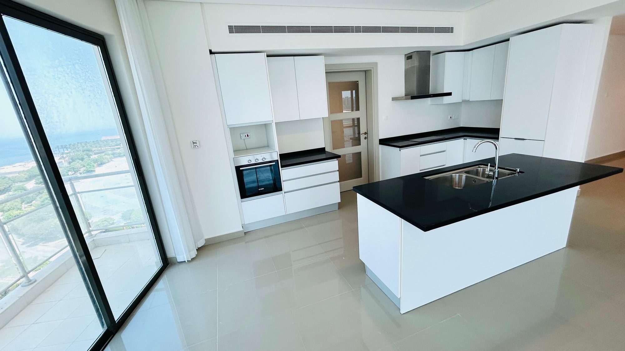 Three Bedroom Apartment with Jacuzzi and Pool