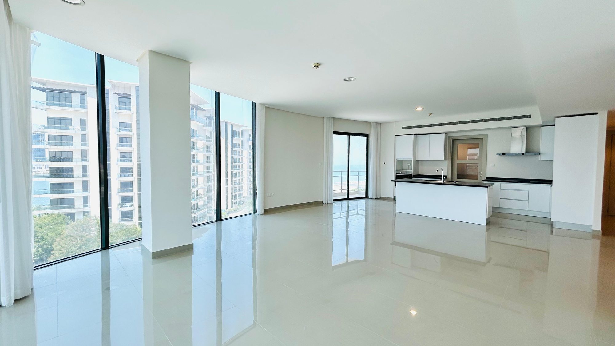Three Bedroom Apartment with Jacuzzi and Pool